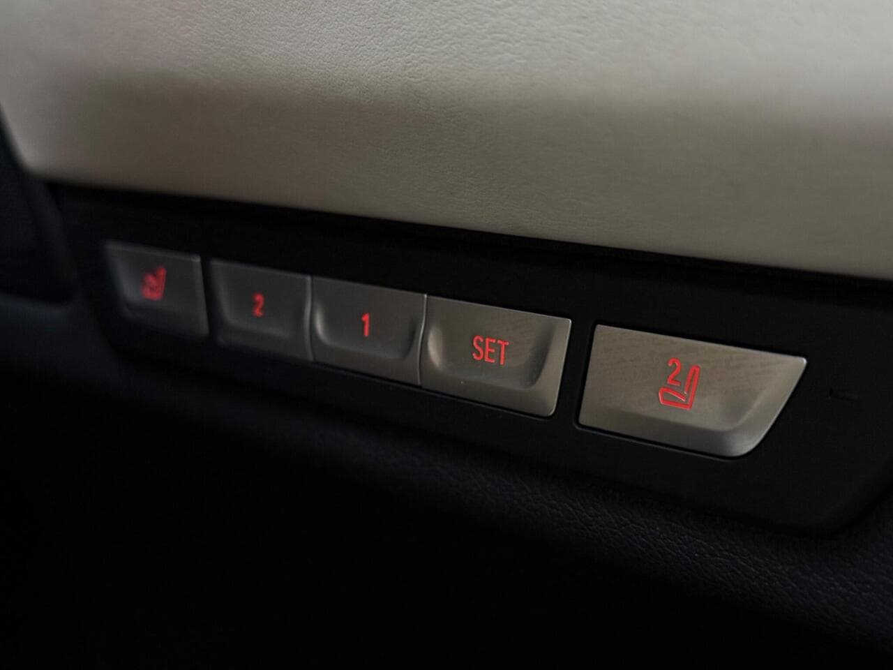 BMW 7 Series thumbnail Misc Controls