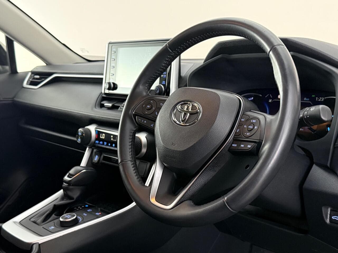 Toyota RAV4 thumbnail Steering Wheel