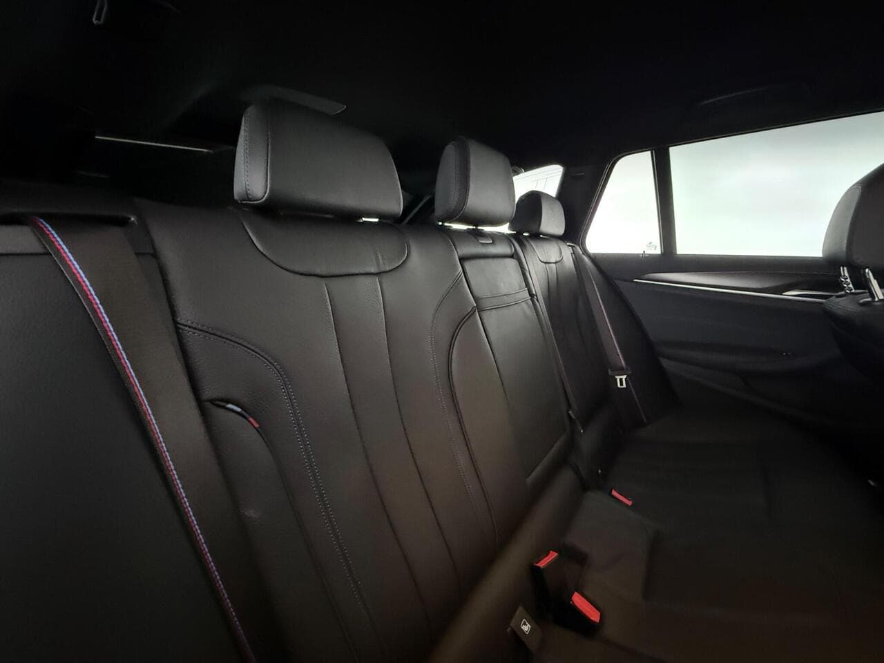 BMW 5 Series thumbnail Seats Rear