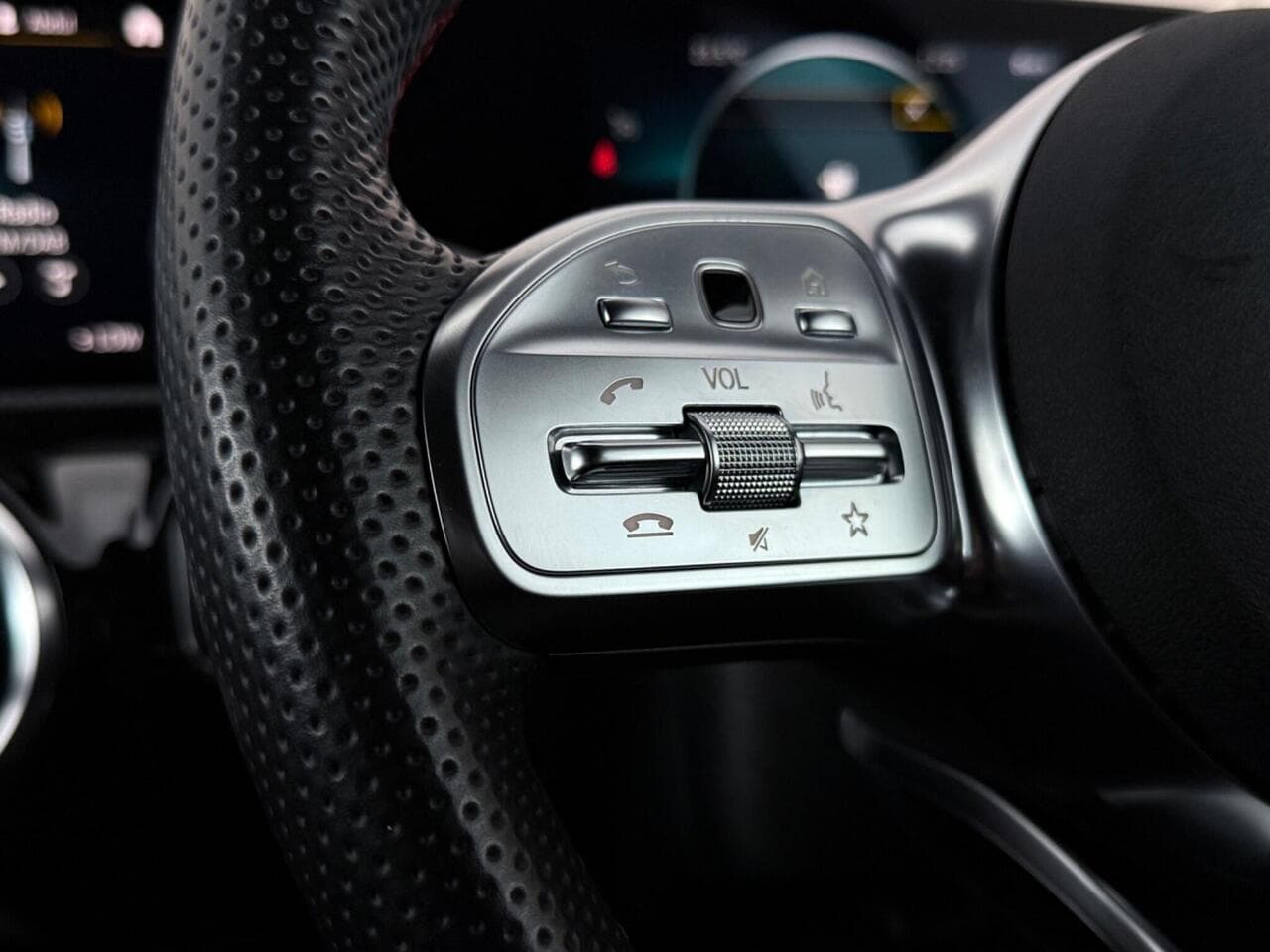Mercedes-Benz A Class thumbnail Misc Controls