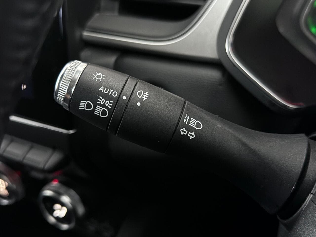 Renault Captur thumbnail Misc Controls