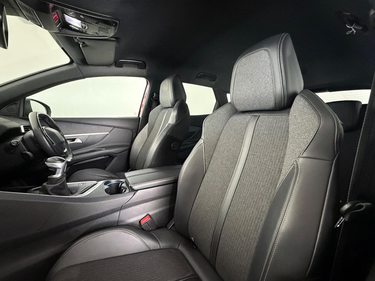 Peugeot 3008 thumbnail Seat Front Passenger