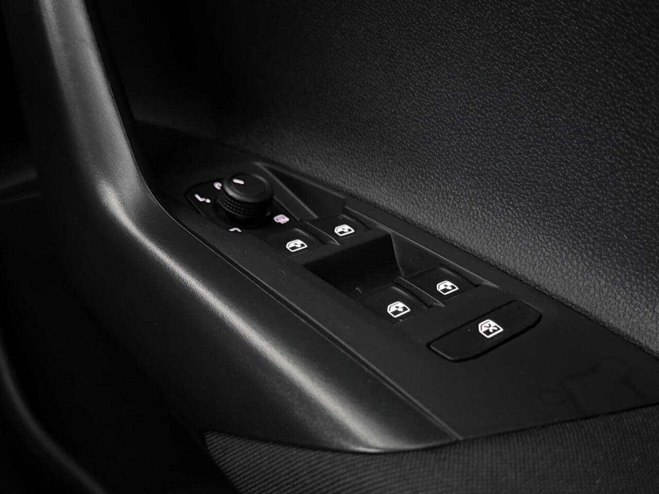 Volkswagen Polo thumbnail Misc Controls