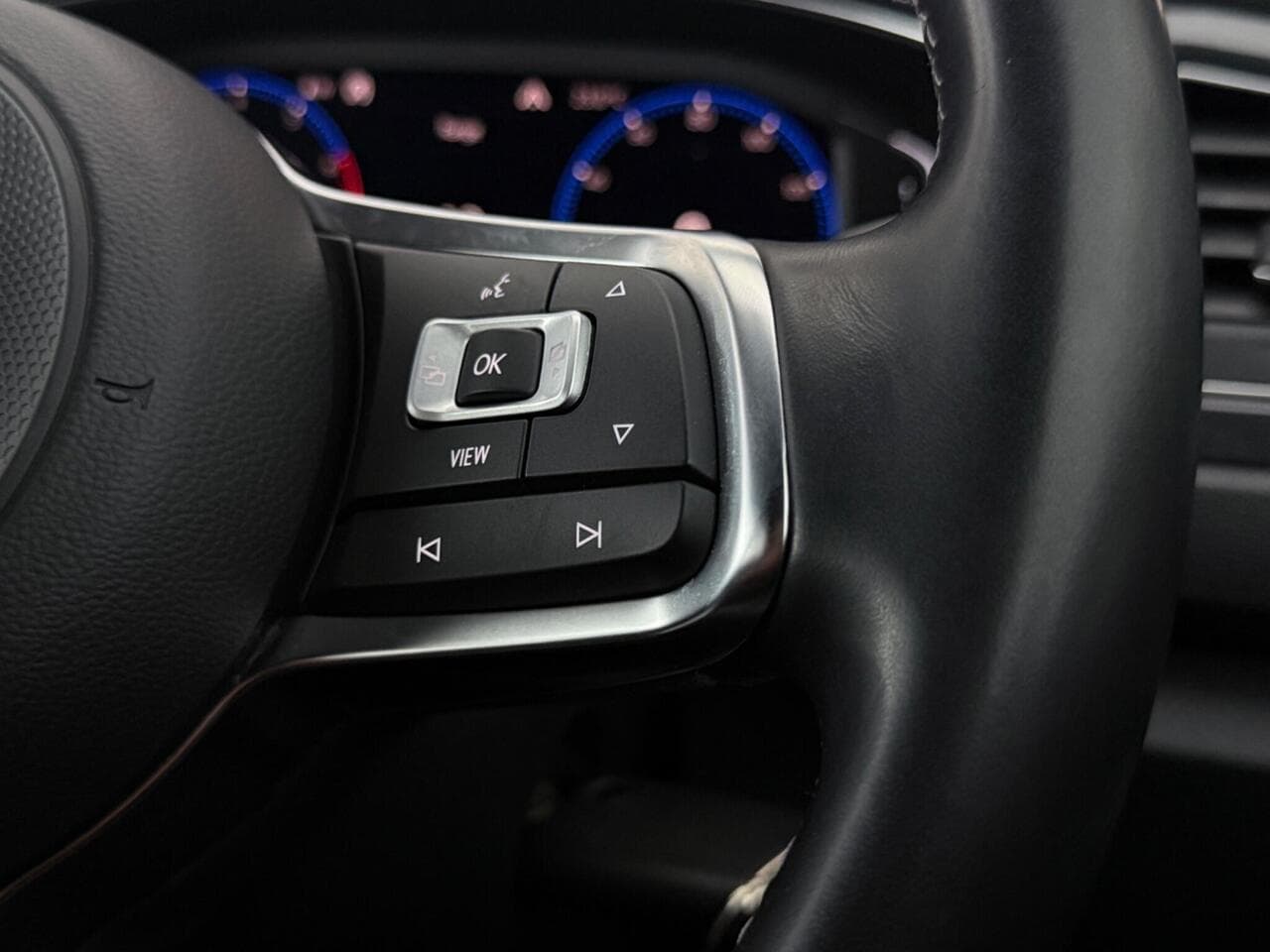 Volkswagen T-Roc thumbnail Misc Controls