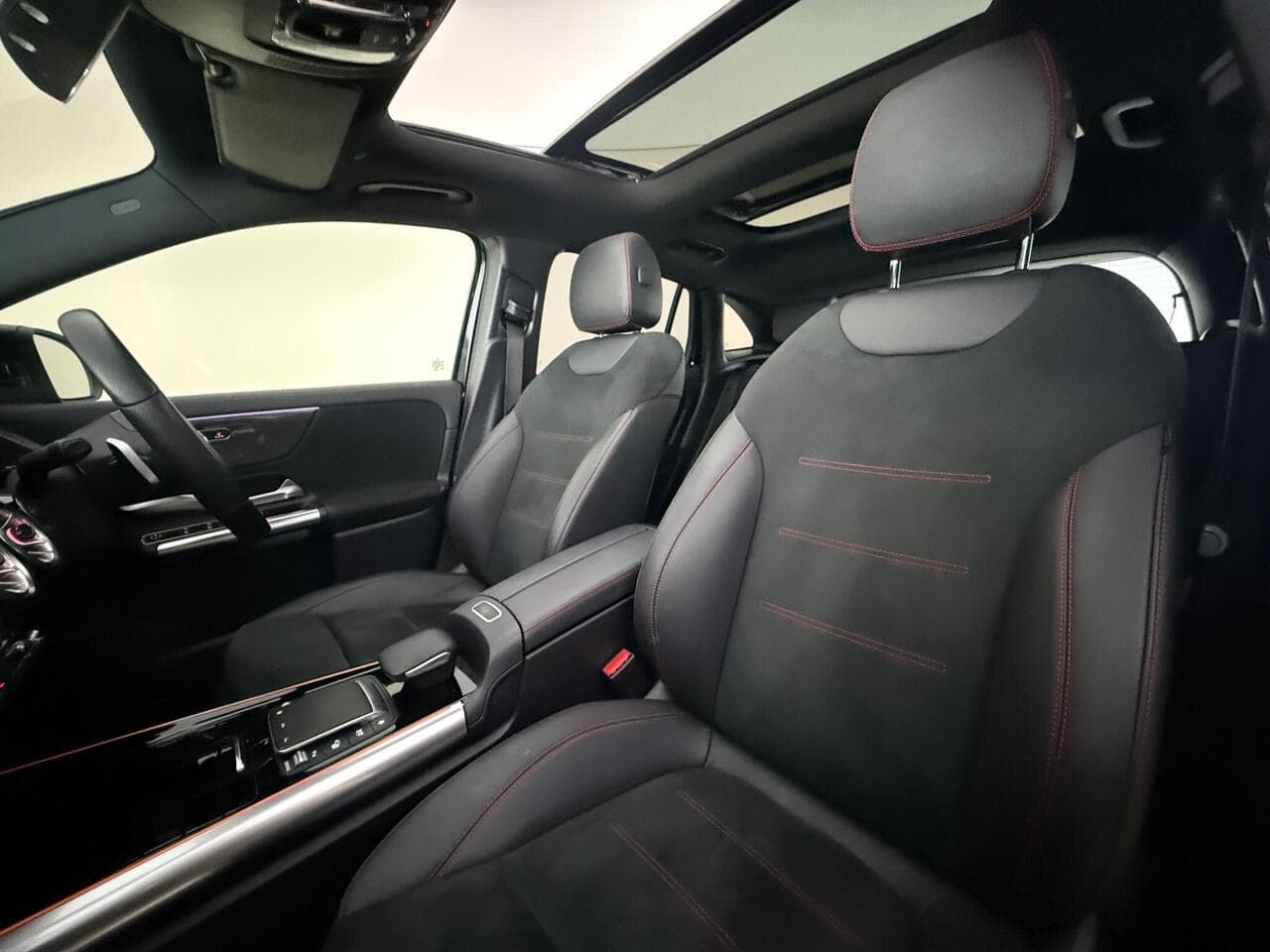 Mercedes-Benz GLA thumbnail Seat Front Passenger