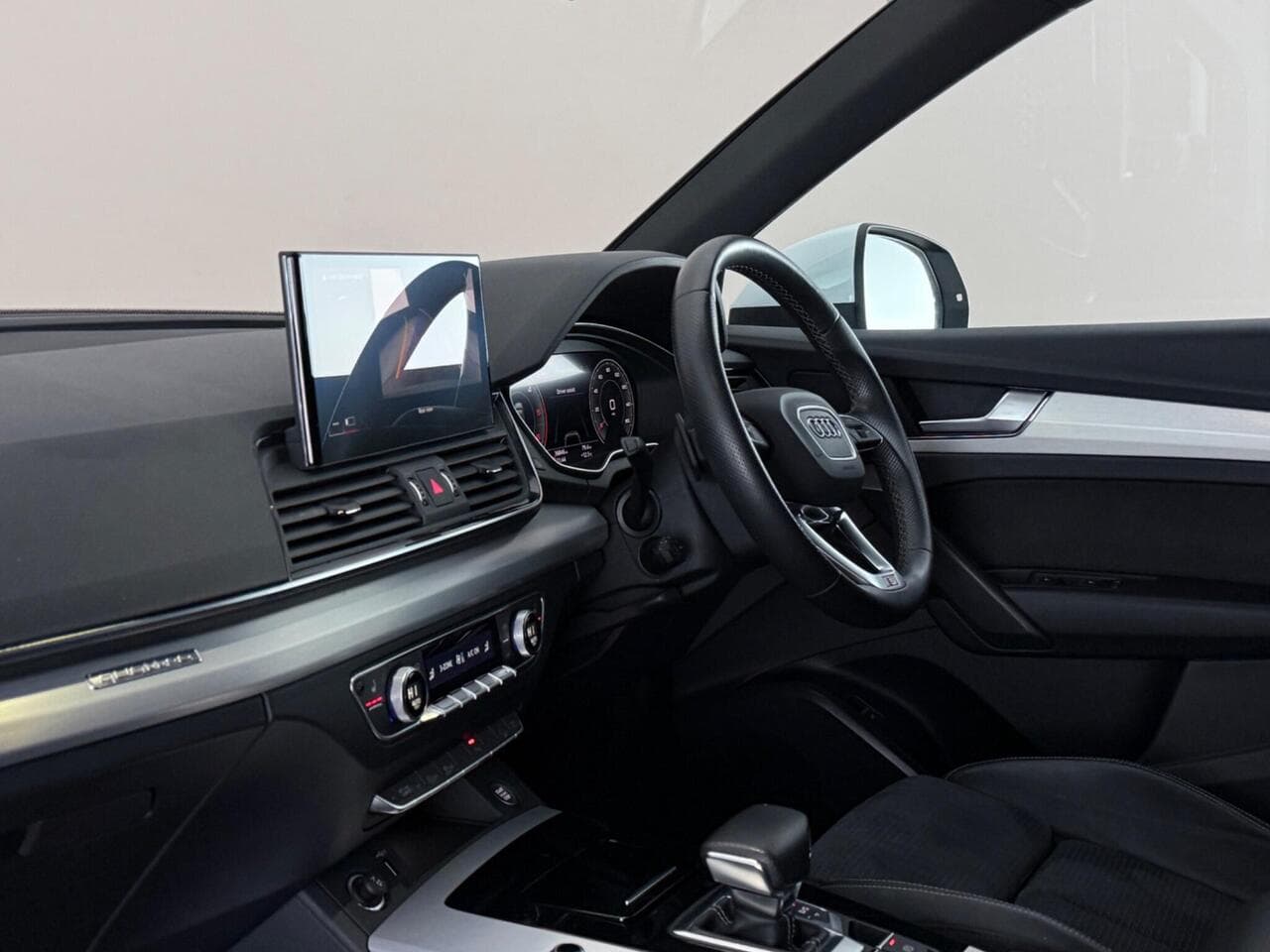 Audi Q5 thumbnail Interior Front