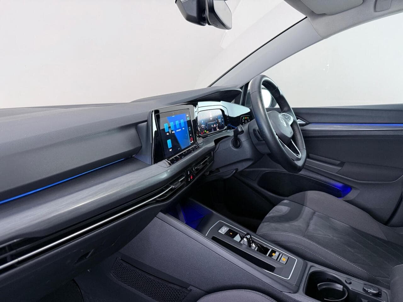 Volkswagen Golf thumbnail Interior Front