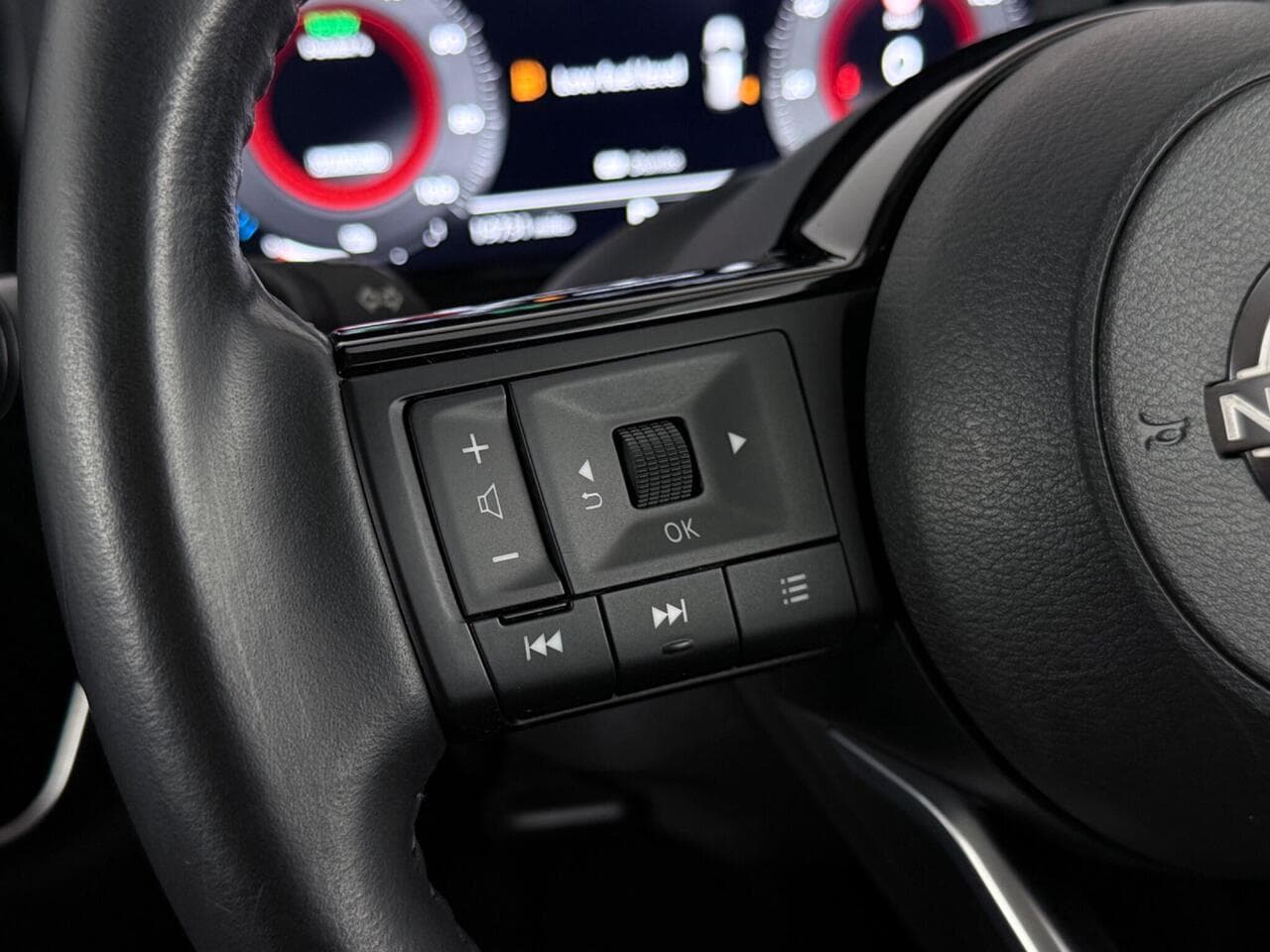 Nissan X-Trail thumbnail Misc Controls