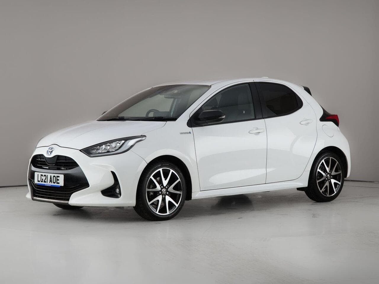 Toyota Yaris thumbnail Front Left