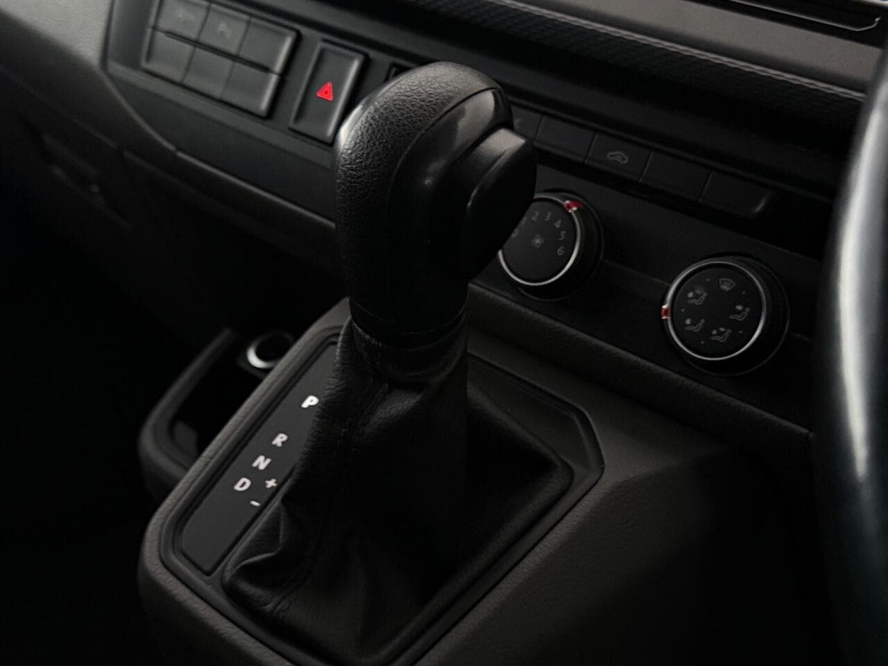 Volkswagen Transporter thumbnail Interior Front