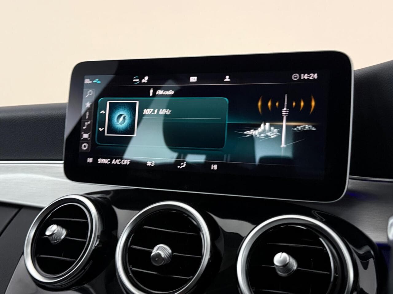Mercedes-Benz C Class thumbnail Infotainment System