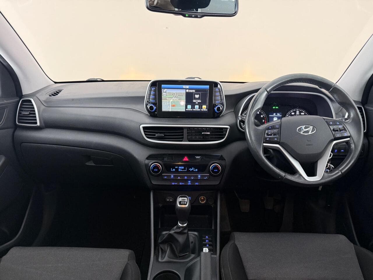 Hyundai TUCSON thumbnail Interior Front