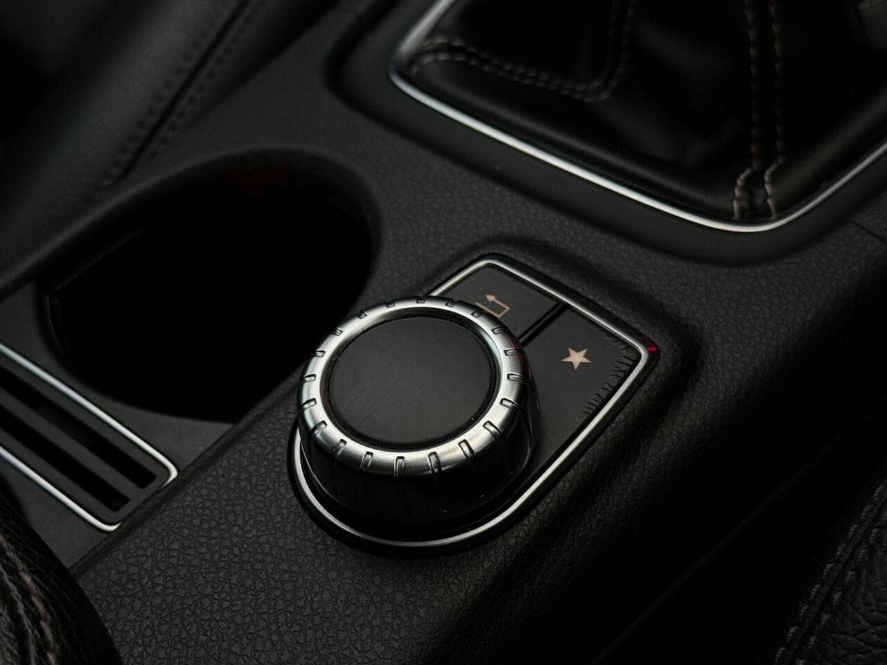Mercedes-Benz GLA thumbnail Misc Controls