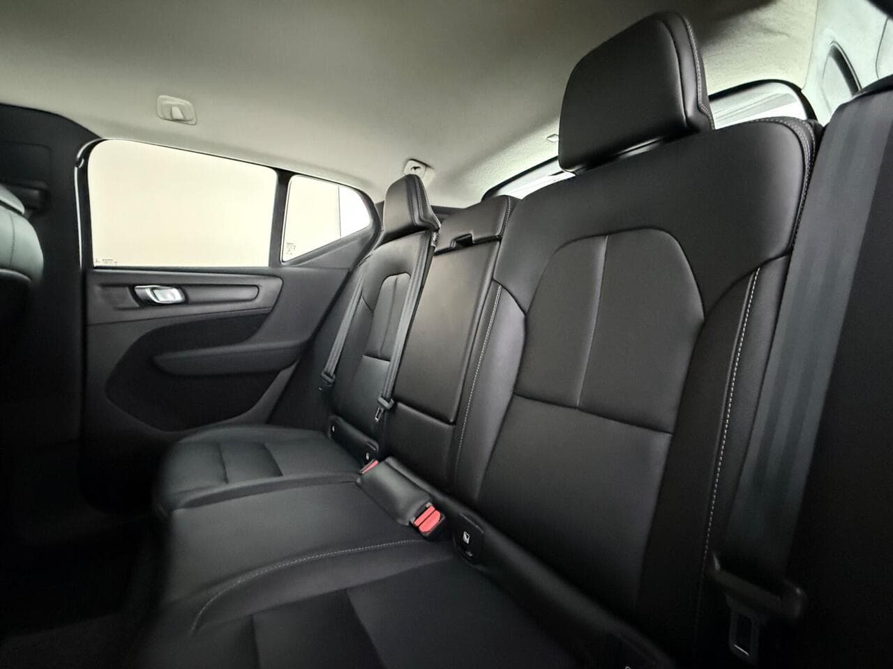 Volvo XC40 thumbnail Seats Rear
