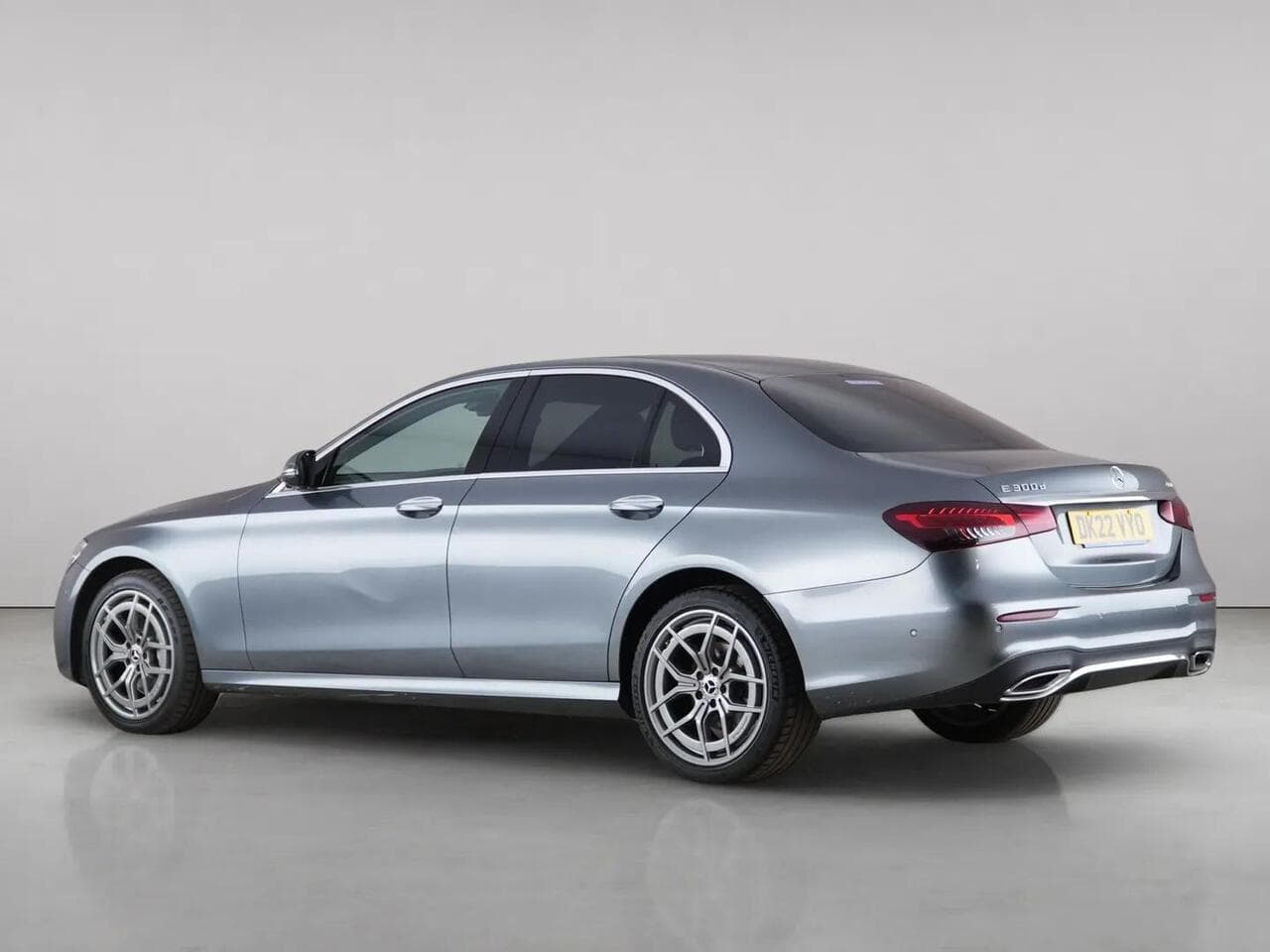 Mercedes-Benz E Class thumbnail Rear Left