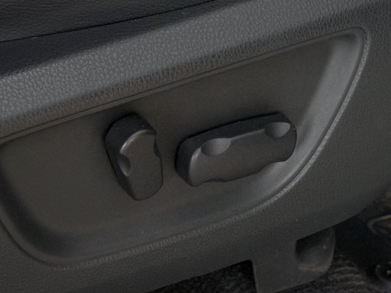 Mitsubishi Shogun Sport thumbnail Misc Controls