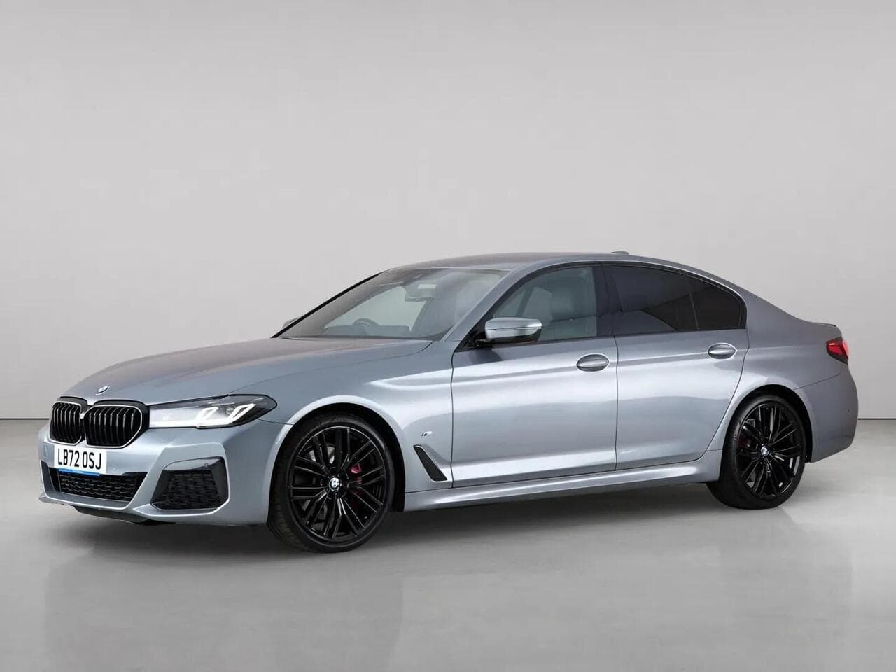 BMW 5 Series thumbnail Front Left