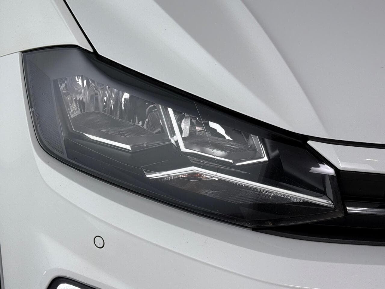 Volkswagen Polo thumbnail Lights Front
