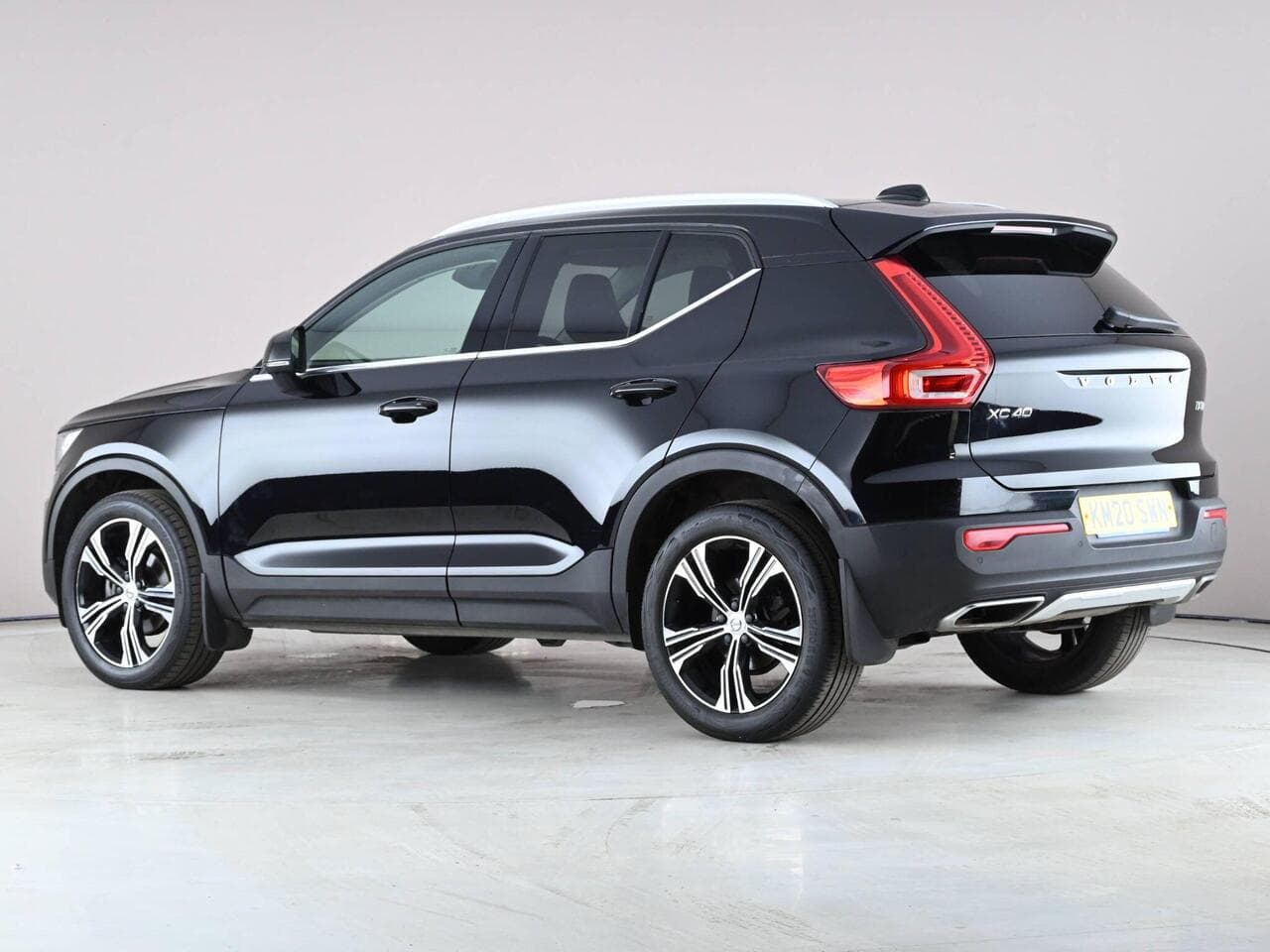 Volvo XC40 thumbnail Side Left