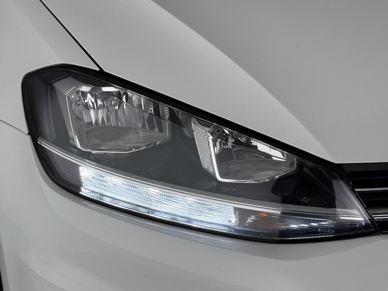 Volkswagen Golf thumbnail Lights Front