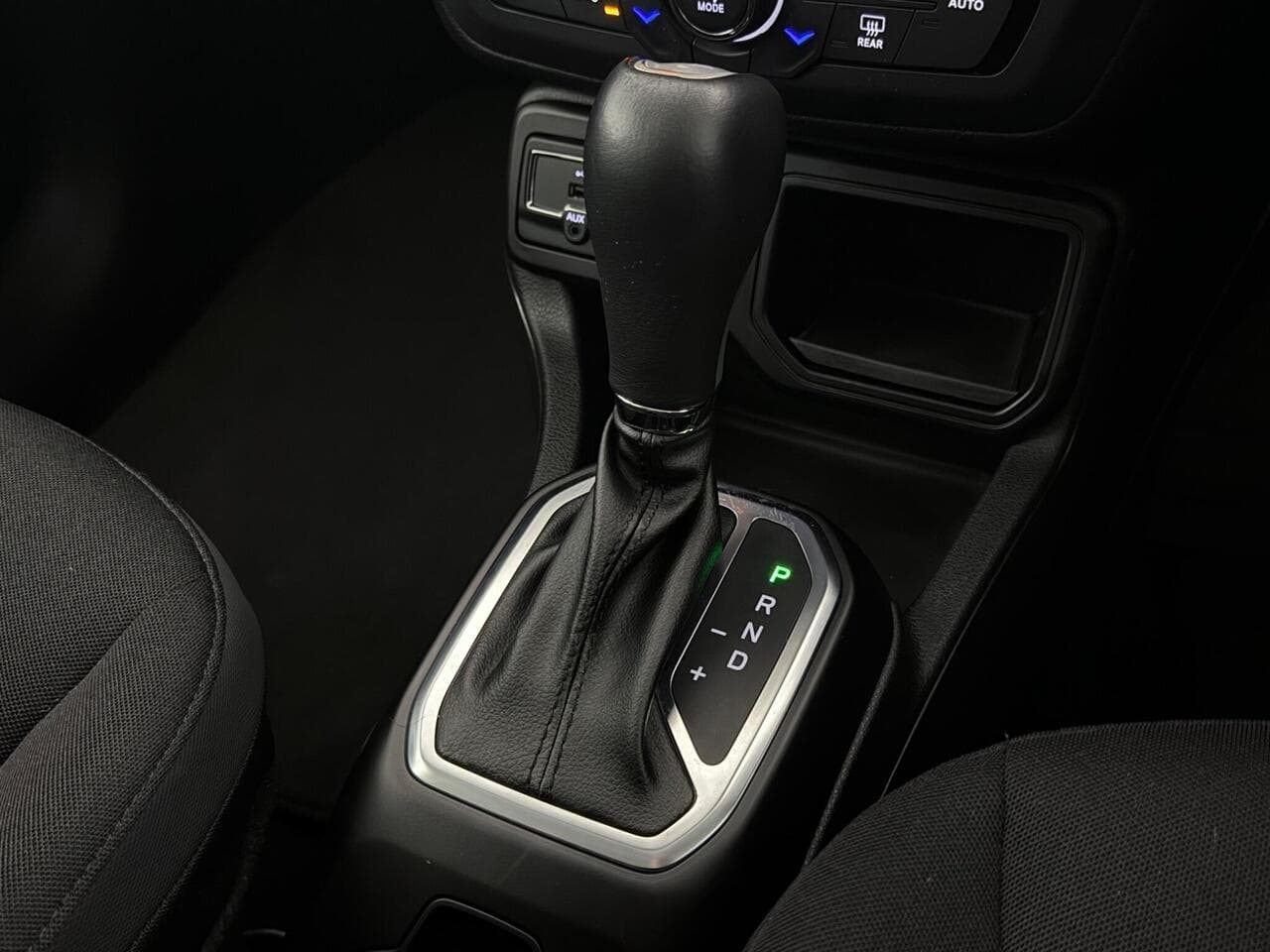 Jeep Renegade thumbnail Interior Front