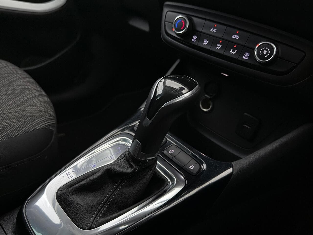 Vauxhall Crossland X thumbnail Interior Front