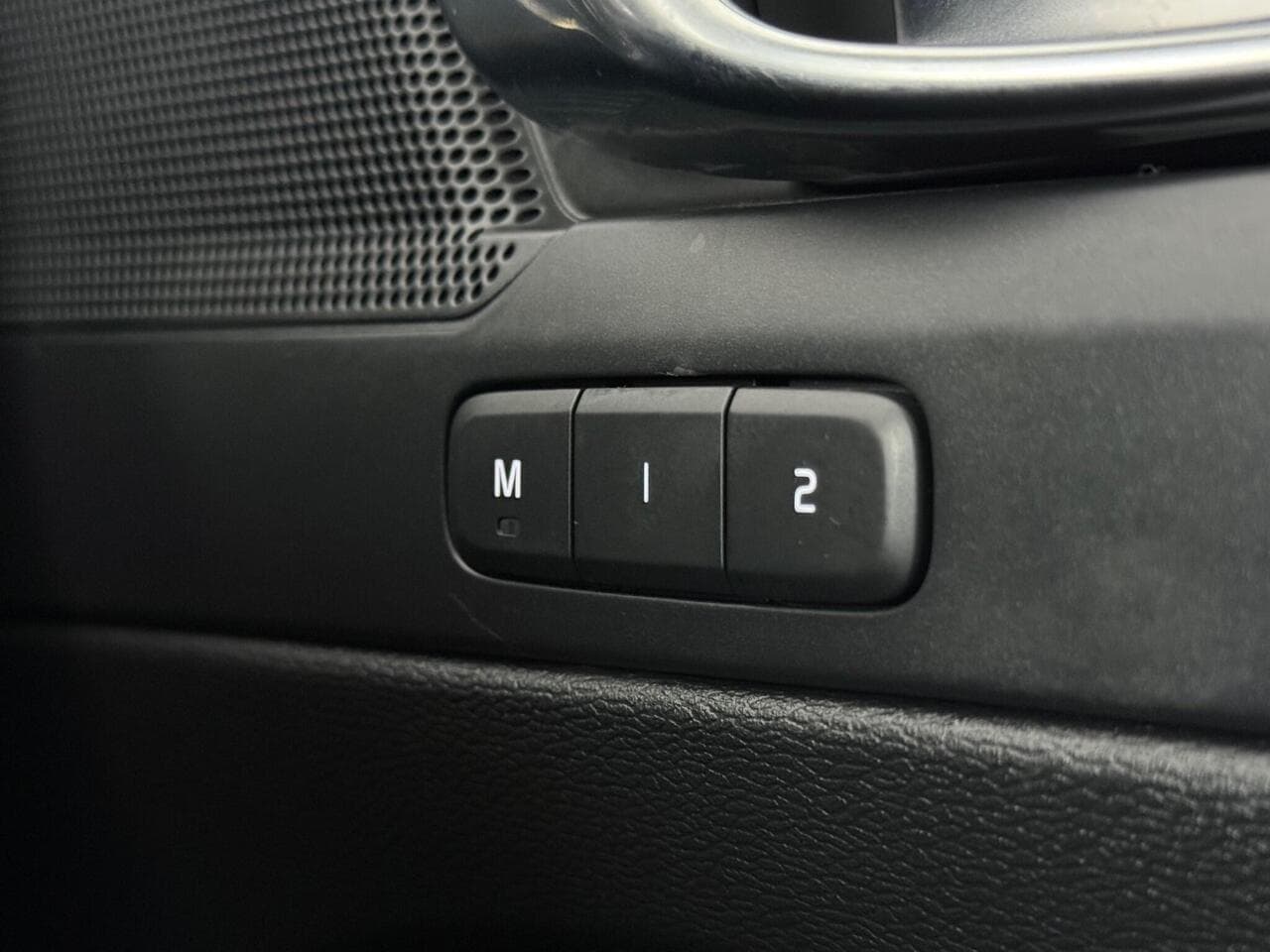 Volvo XC40 thumbnail Misc Controls