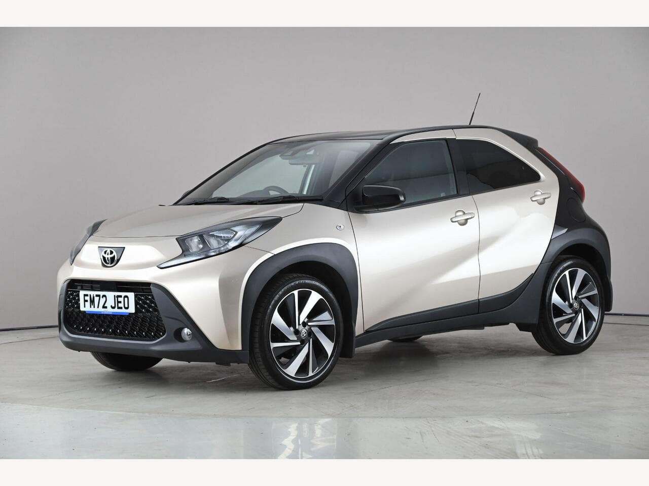 Toyota Aygo X thumbnail Front Left