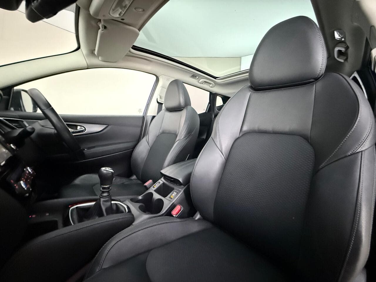 Nissan Qashqai thumbnail Seat Front Passenger