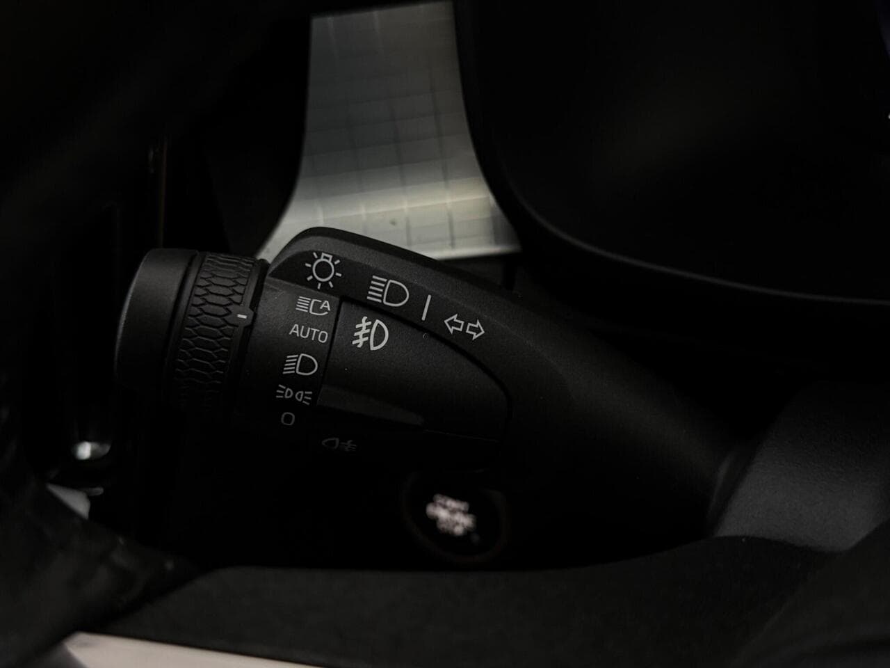 Volvo XC40 thumbnail Misc Controls