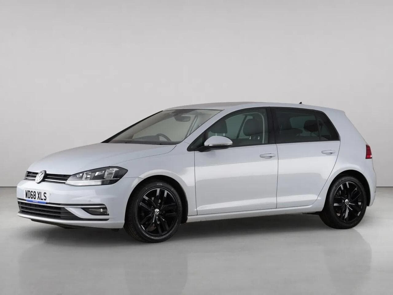 Volkswagen Golf thumbnail Front Left