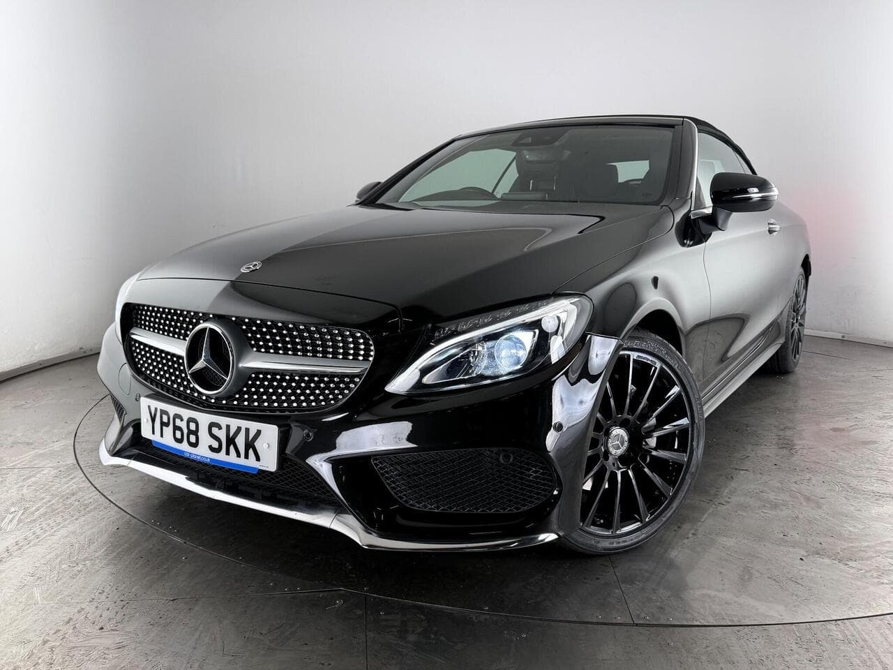 Mercedes-Benz C Class thumbnail Front Left