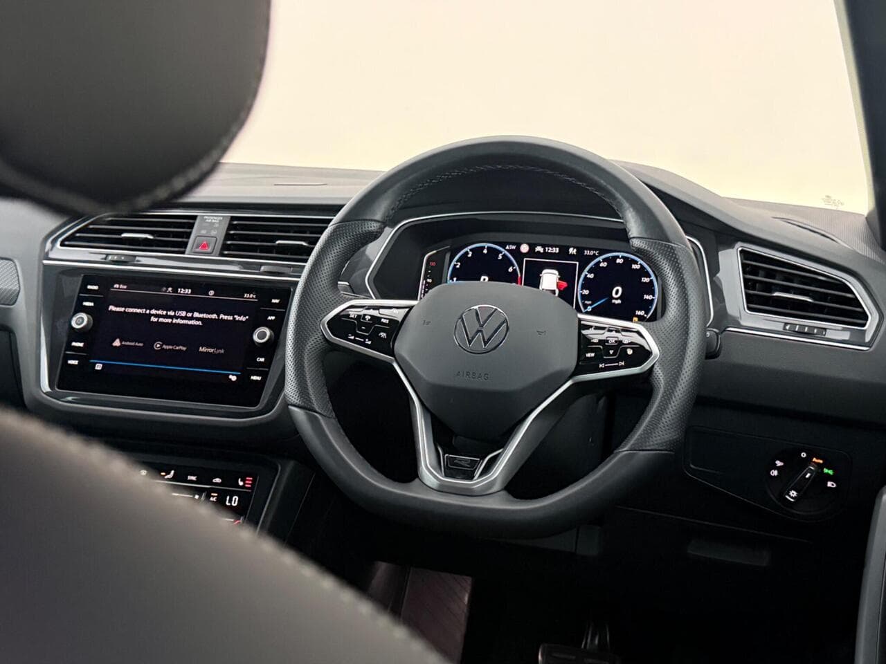 Volkswagen Tiguan thumbnail Steering Wheel