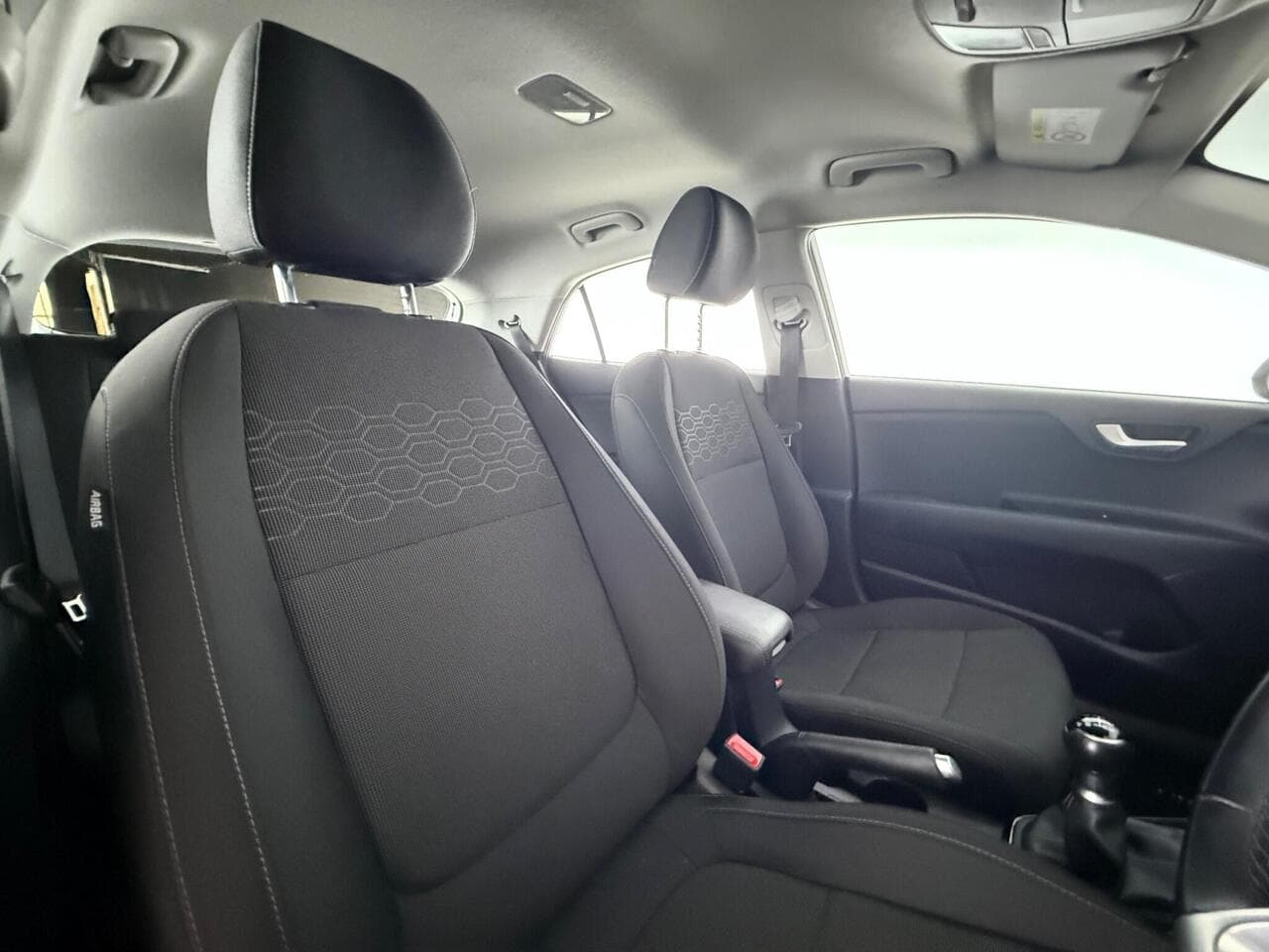 Kia Rio thumbnail Seats Rear