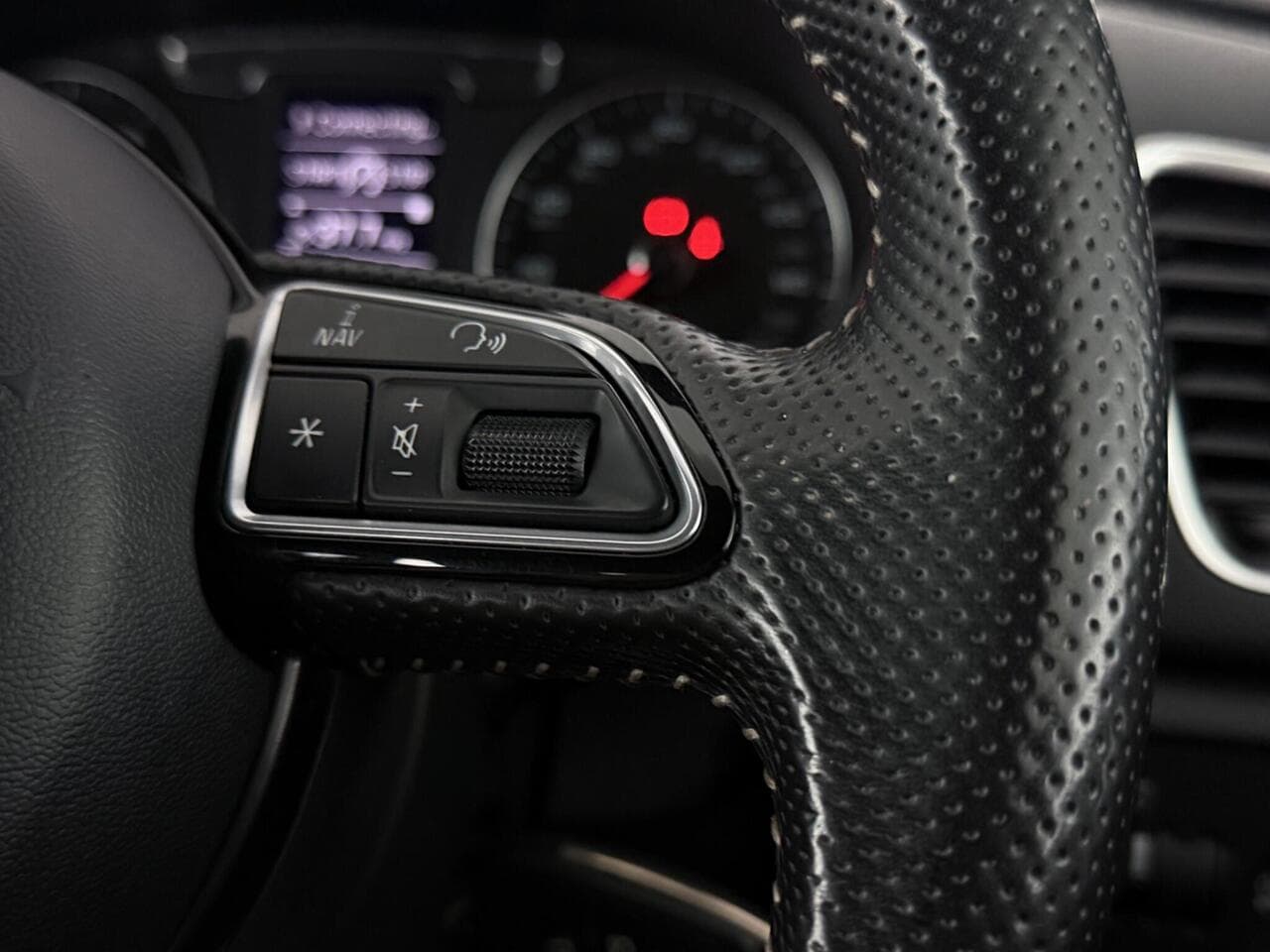 Audi Q3 thumbnail Misc Controls