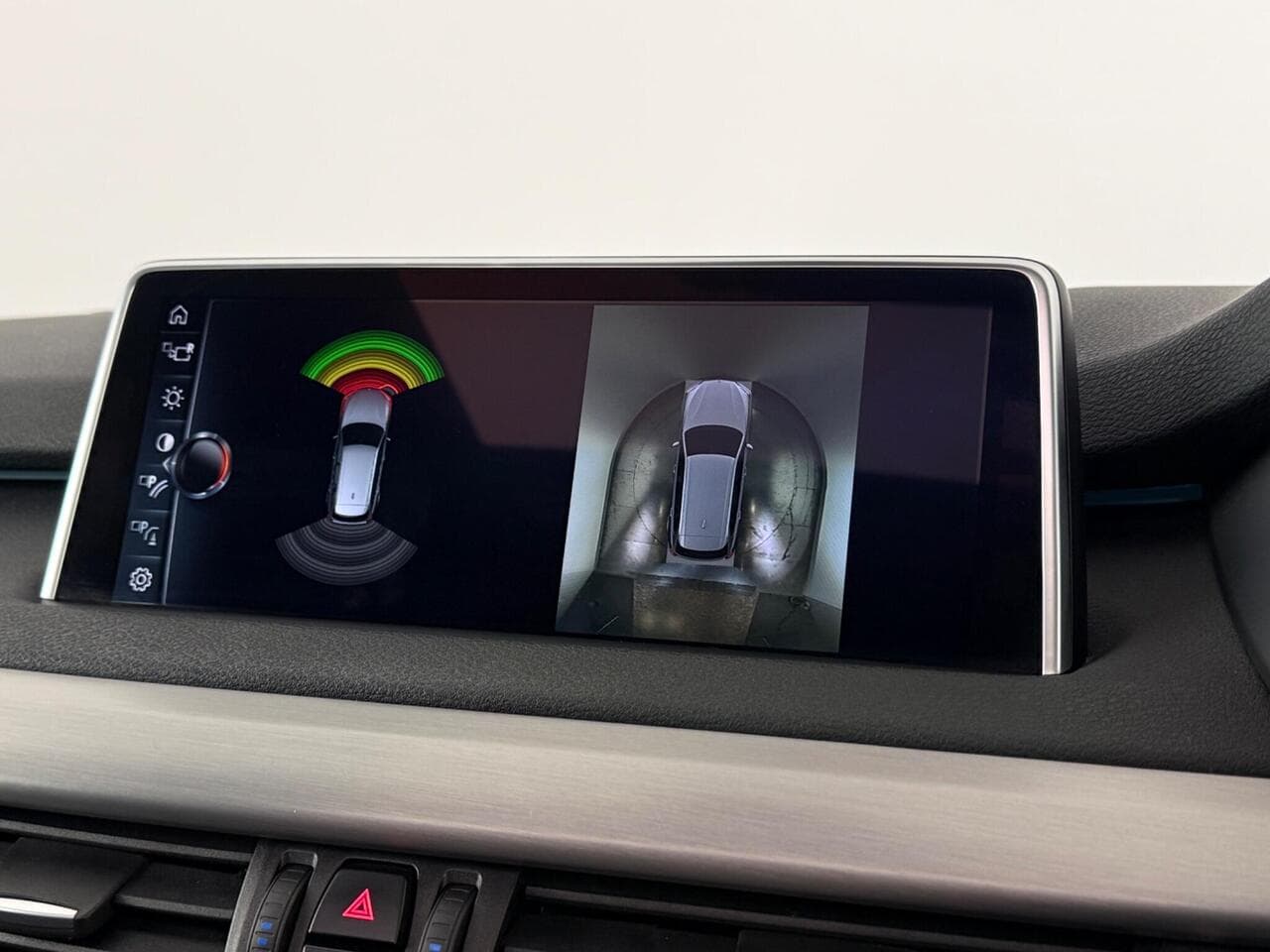 BMW X5 thumbnail Infotainment System