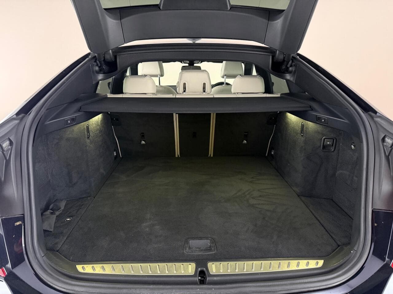 BMW 6 Series Gran Turismo thumbnail Boot