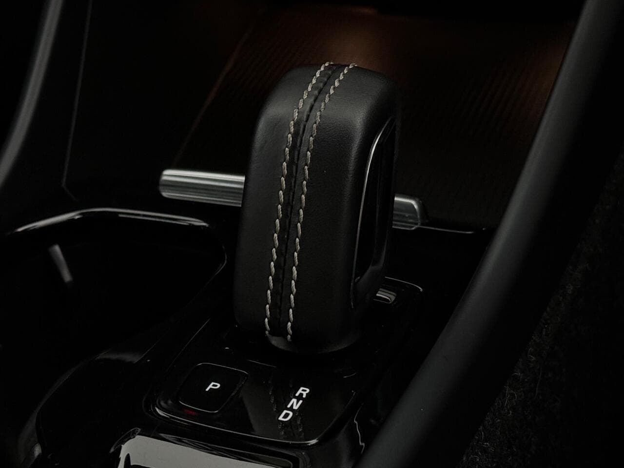 Volvo XC40 thumbnail Misc Controls