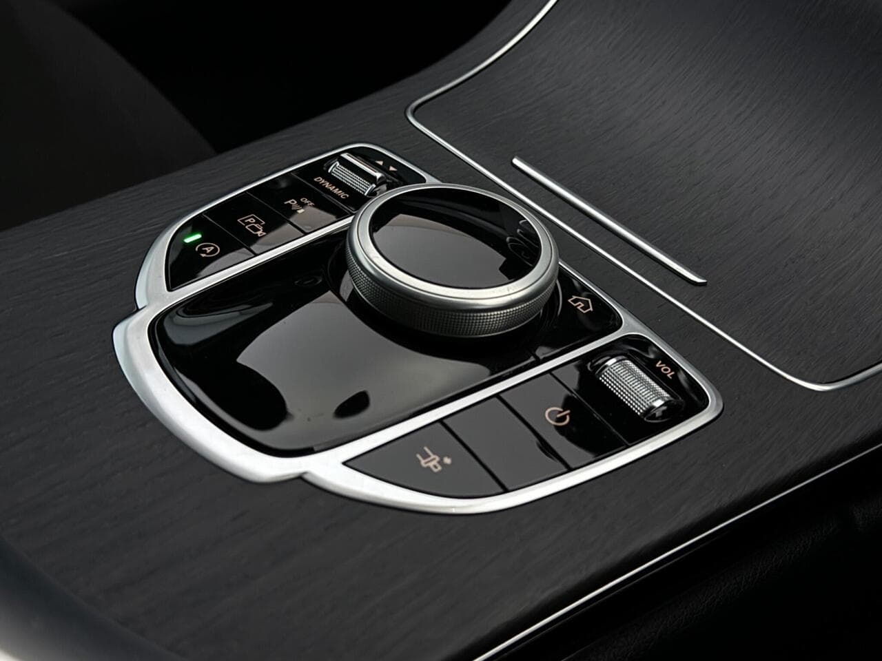 Mercedes-Benz C Class thumbnail Misc Controls