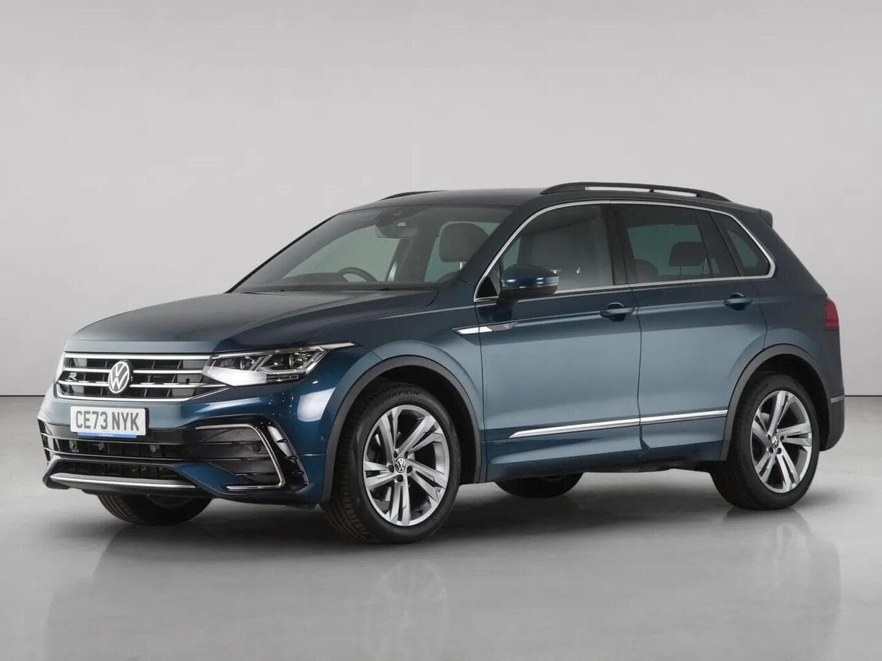 Volkswagen Tiguan thumbnail Front Left