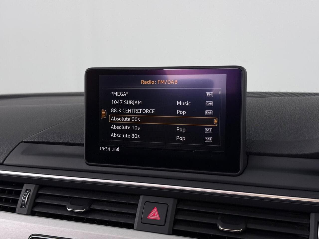 Audi A5 Cabriolet thumbnail Infotainment System