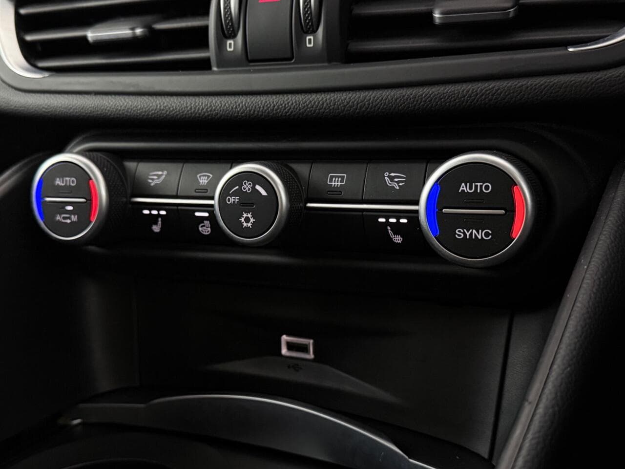 Alfa Romeo Giulia thumbnail Misc Controls