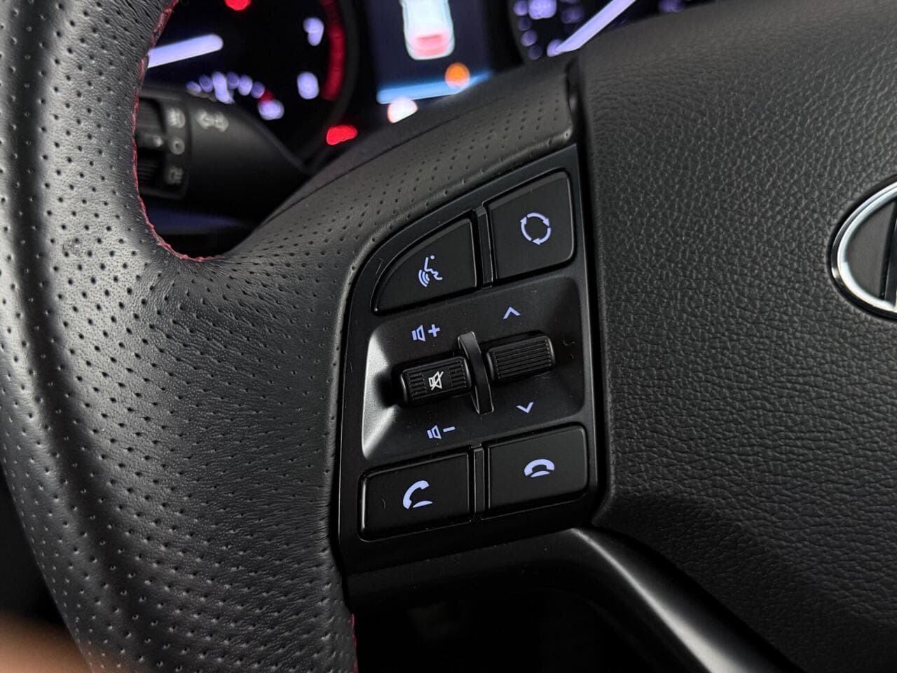 Hyundai TUCSON thumbnail Misc Controls