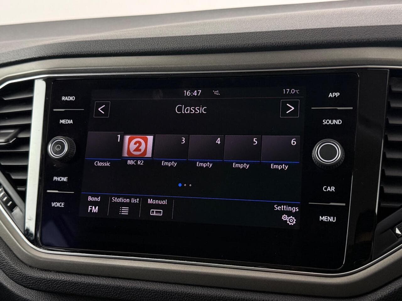 Volkswagen T-Roc thumbnail Infotainment System