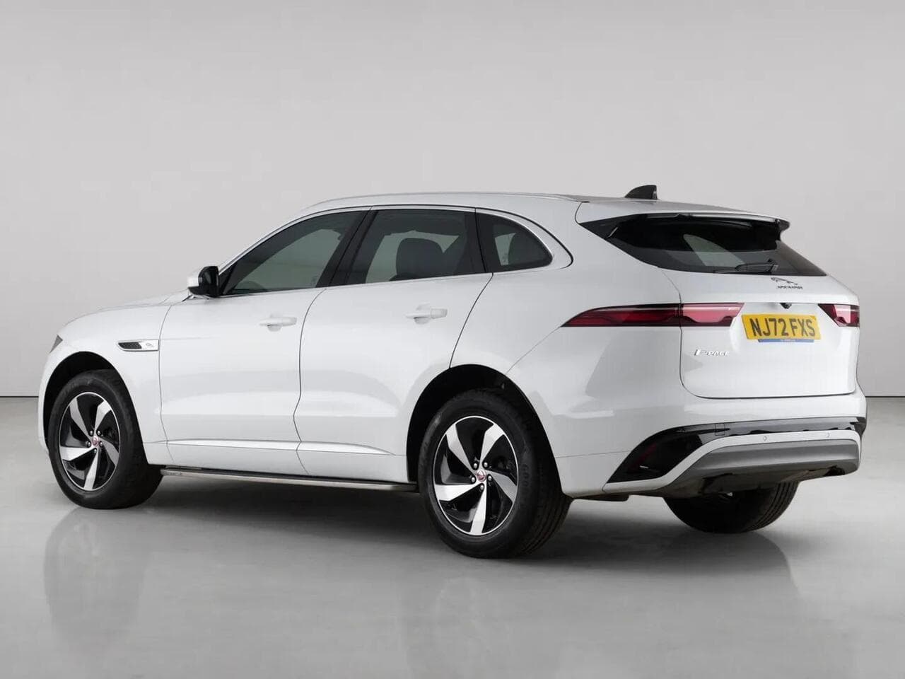Jaguar F-PACE thumbnail Rear Left
