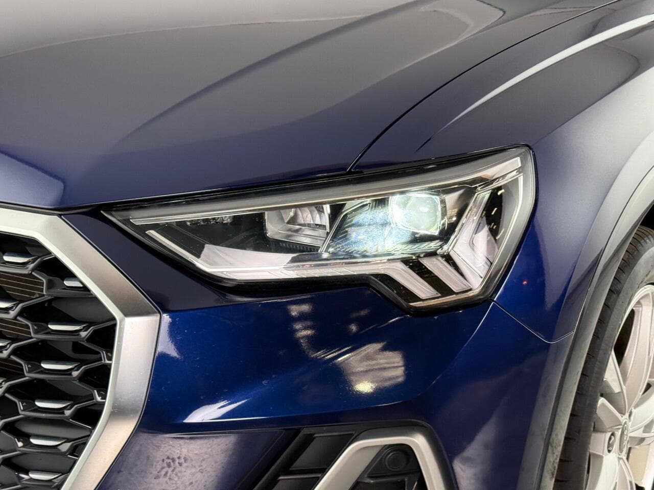 Audi Q3 thumbnail Lights Front