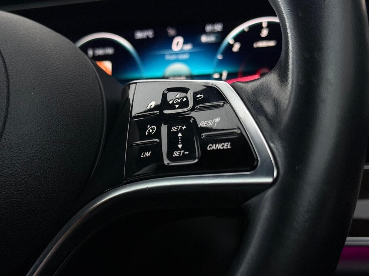 Mercedes-Benz E Class thumbnail Misc Controls