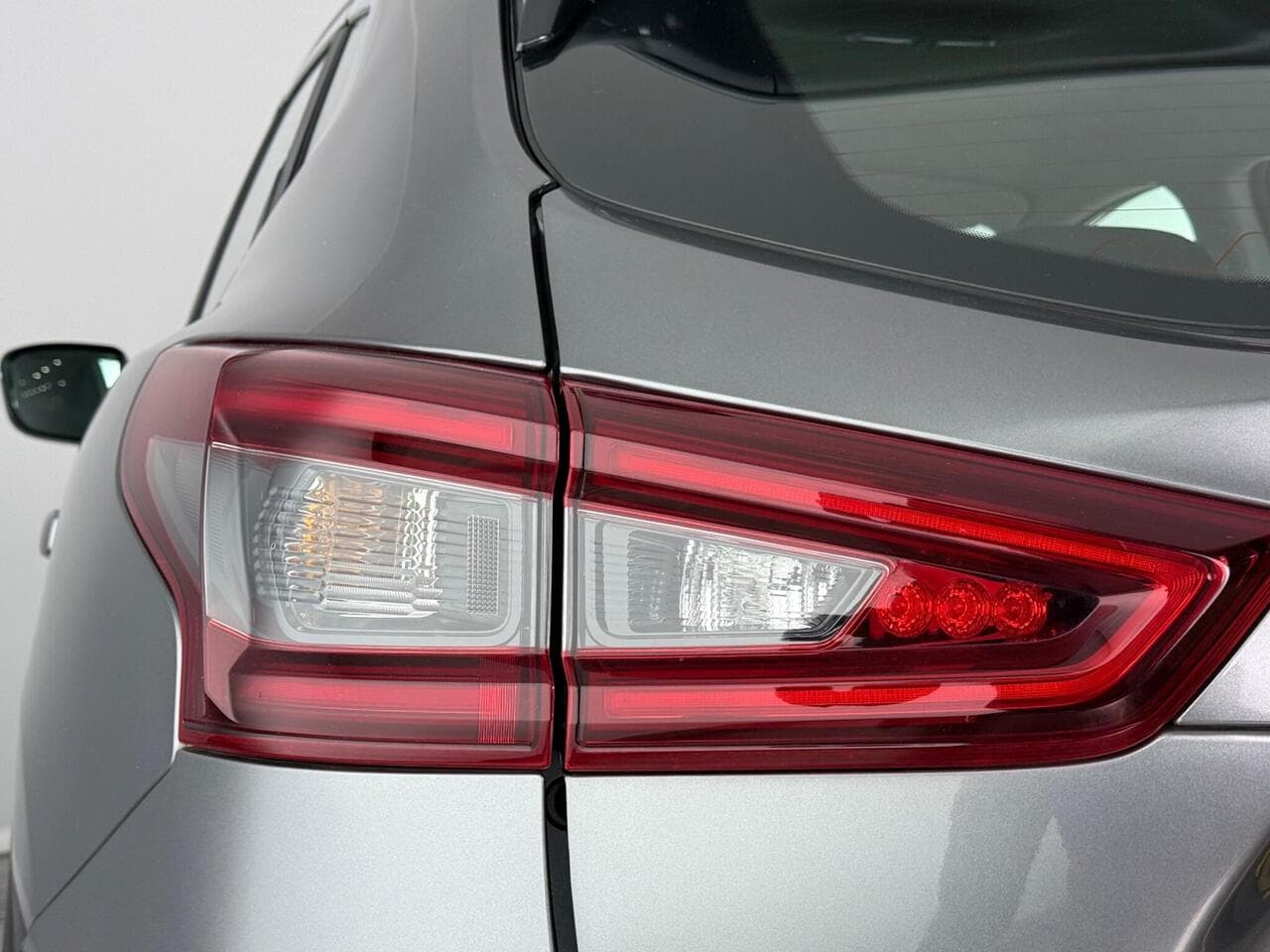 Nissan Qashqai thumbnail Lights Rear