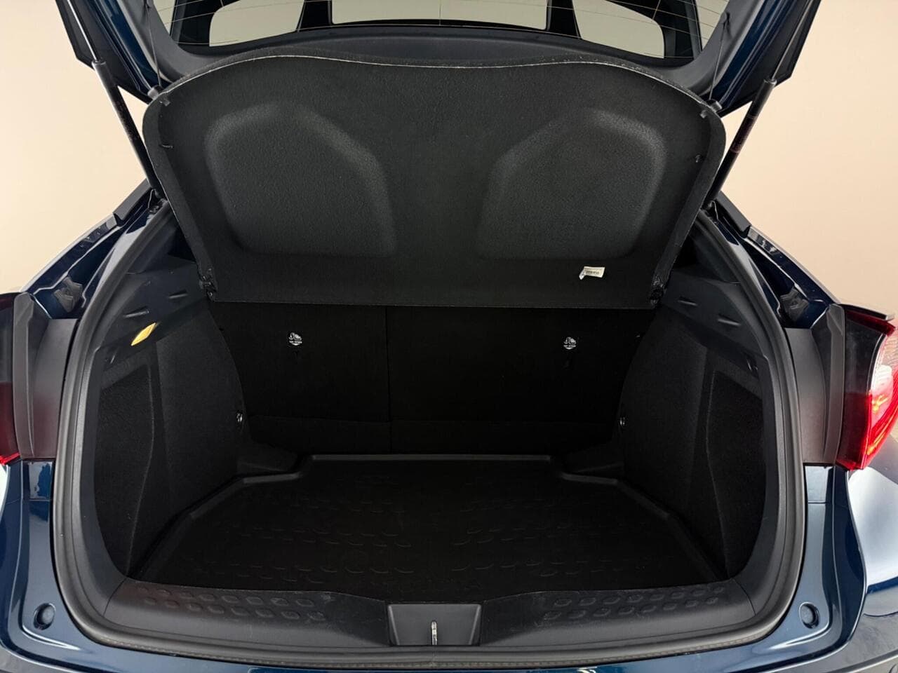 Toyota C-HR thumbnail Boot