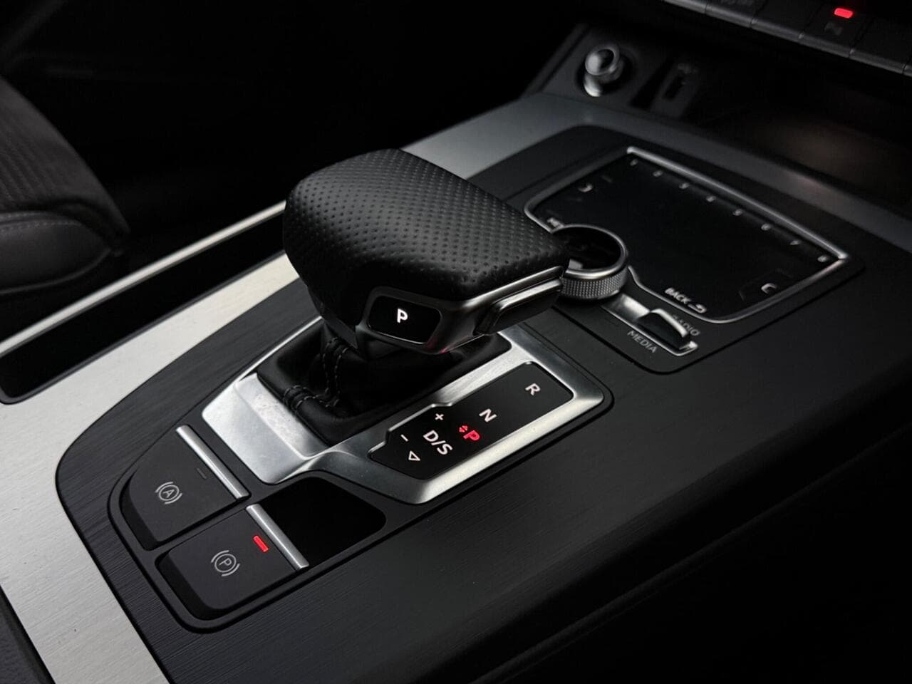 Audi Q5 thumbnail Interior Front